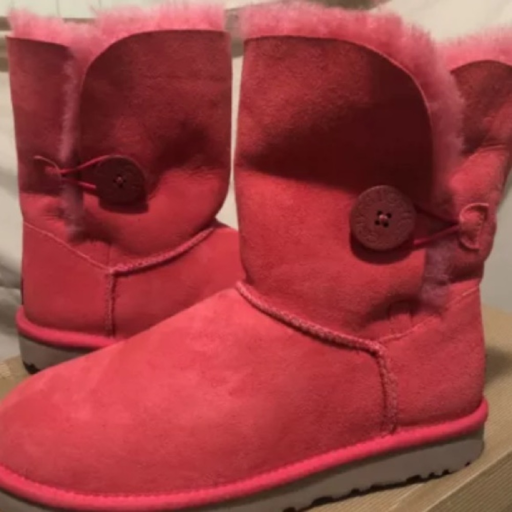 UGG boots lipstick red.